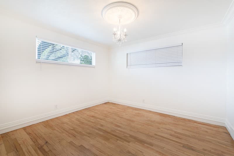 Midvale House: 276 W Arizona Dr