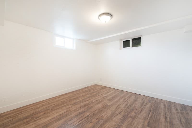 Midvale House: 276 W Arizona Dr