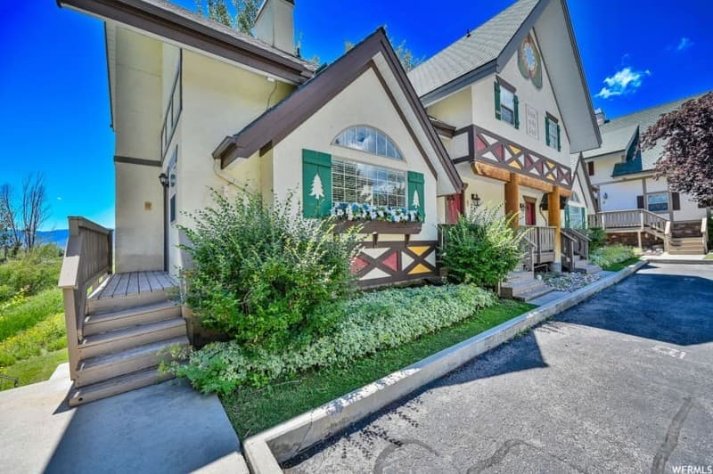 Midway Townhome: 340 Rainbow Ln