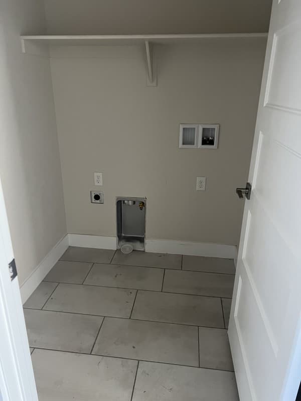 Washington Townhome: 572 E Elmbrook Dr