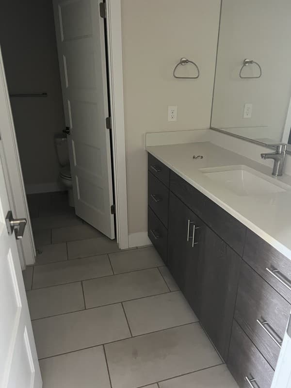 Washington Townhome: 572 E Elmbrook Dr
