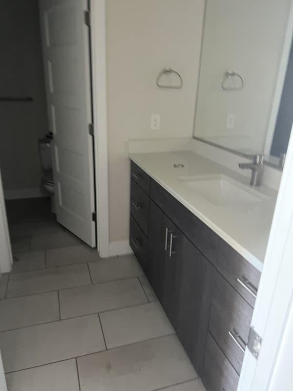 Washington Townhome: 572 E Elmbrook Dr