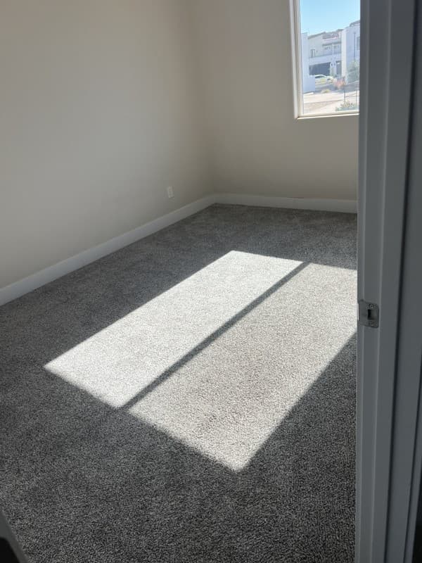 Washington Townhome: 572 E Elmbrook Dr