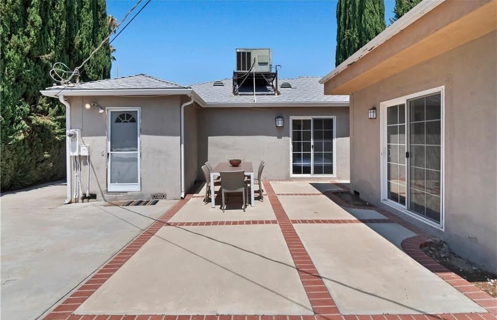 Encino House: 16828 Margate St.