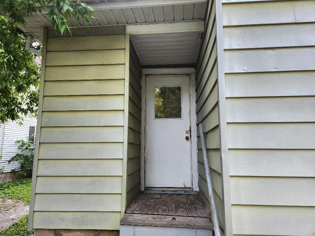 Decatur House: 1975 E North St