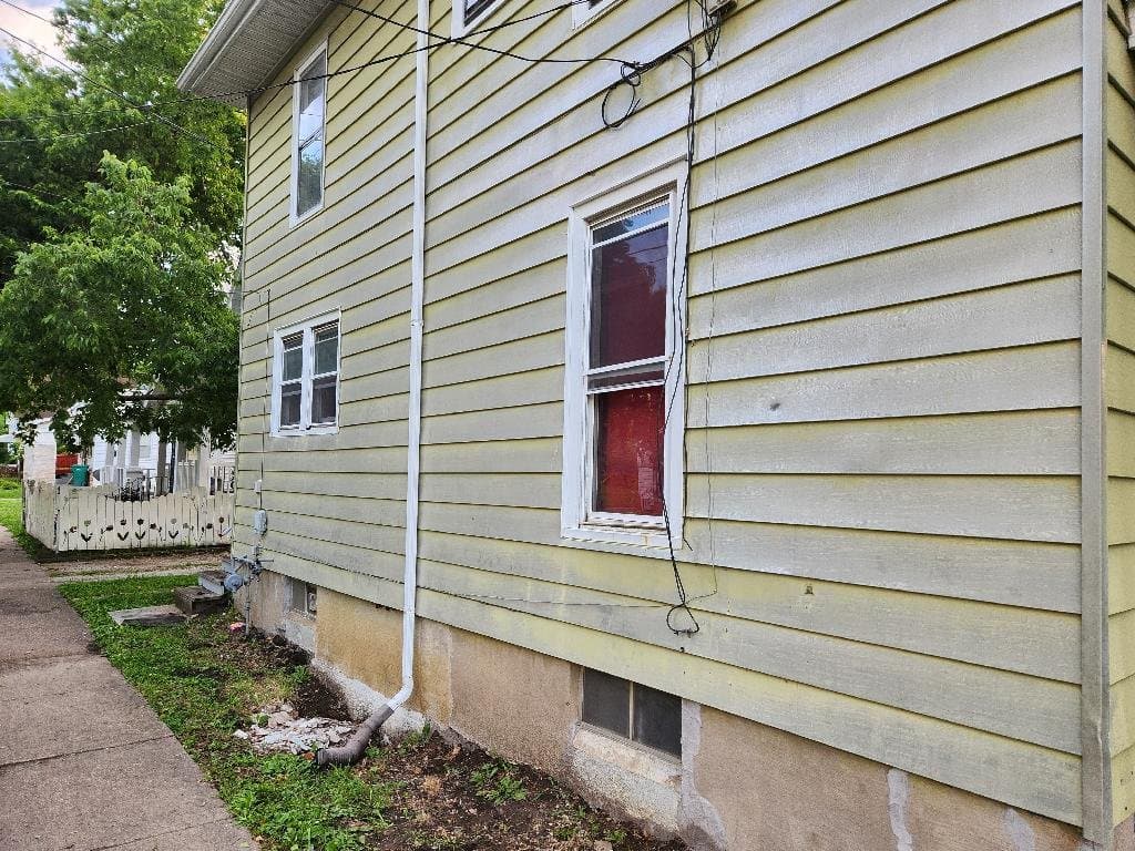 Decatur House: 1975 E North St