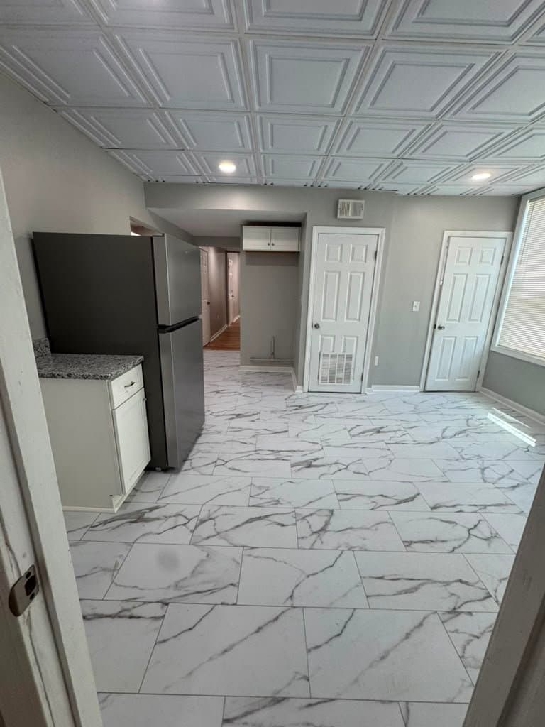 Fall River Apartment: 321 Union St, Unit 3S