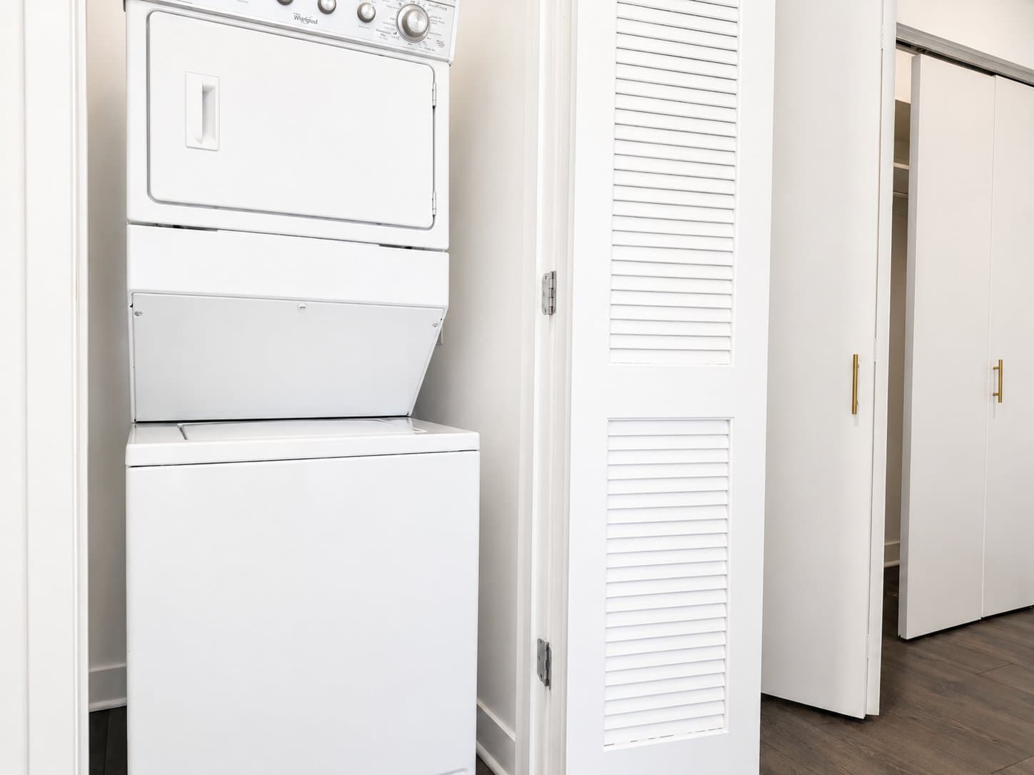Chicago Condo: 215 W Hubbard Street