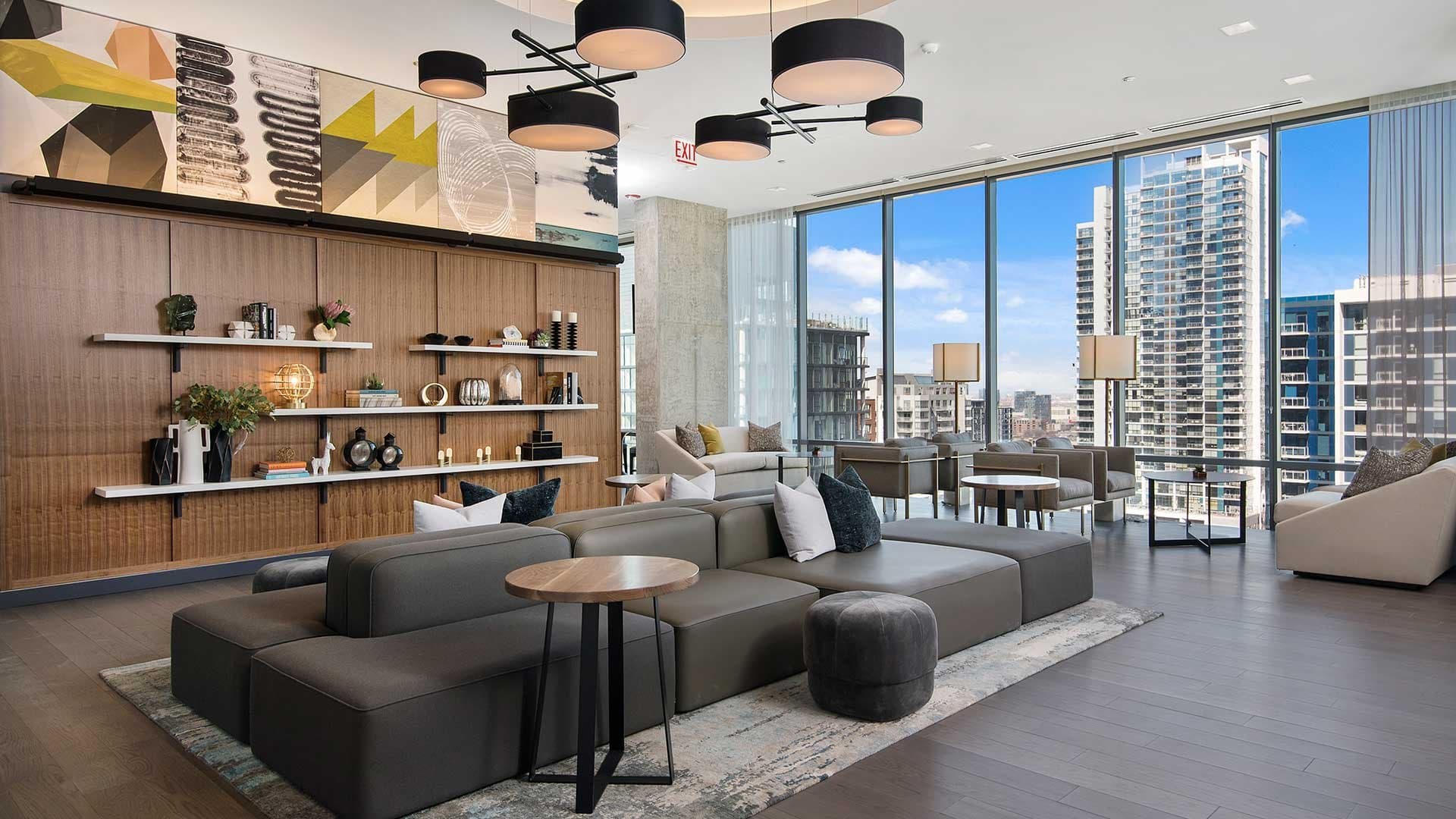 Chicago Condo: 215 W Hubbard Street