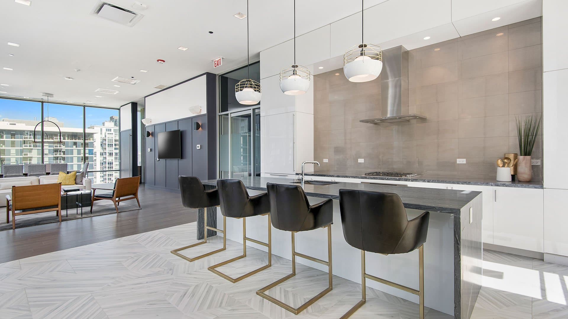 Chicago Condo: 215 W Hubbard Street