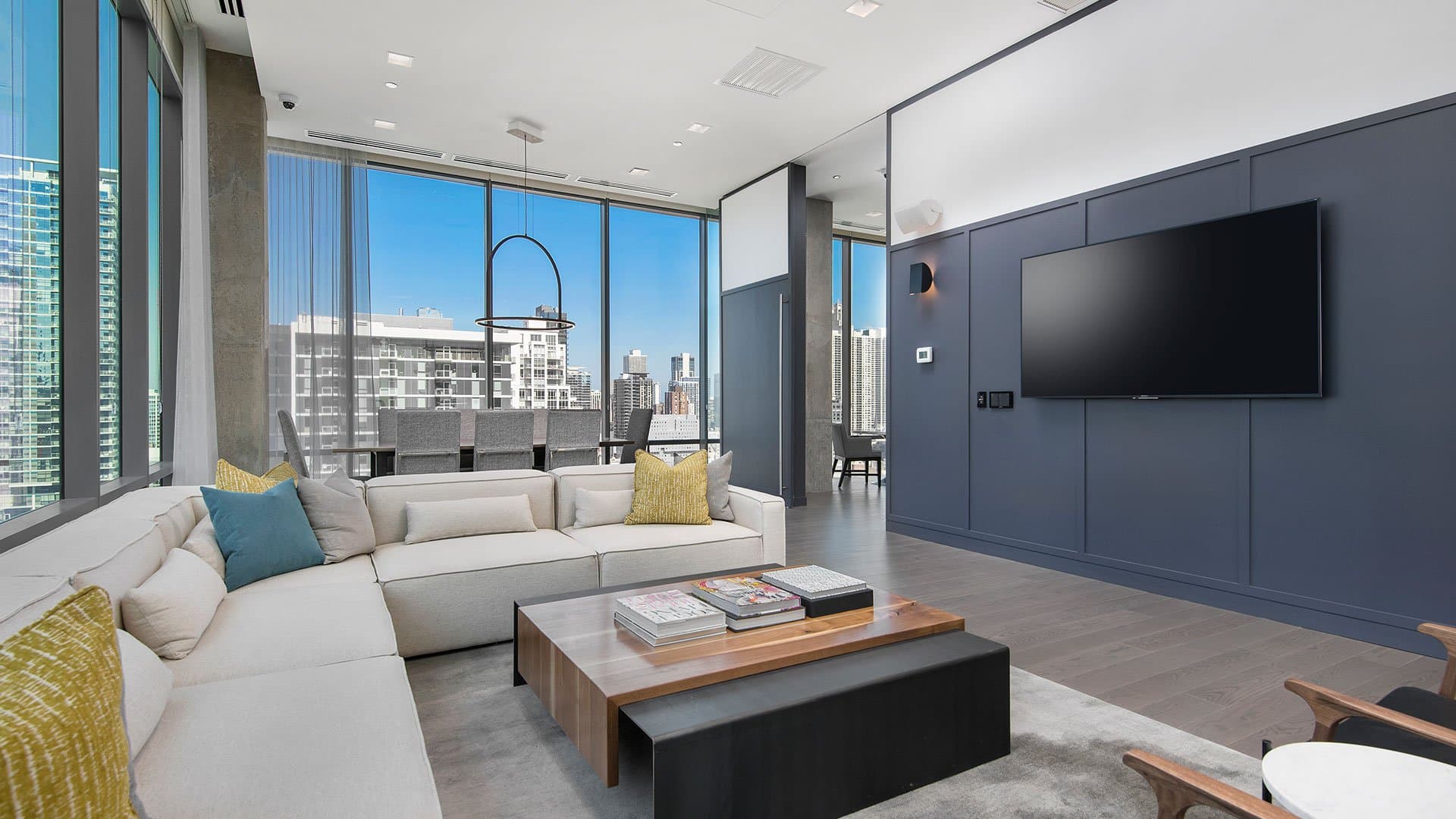 Chicago Condo: 215 W Hubbard Street