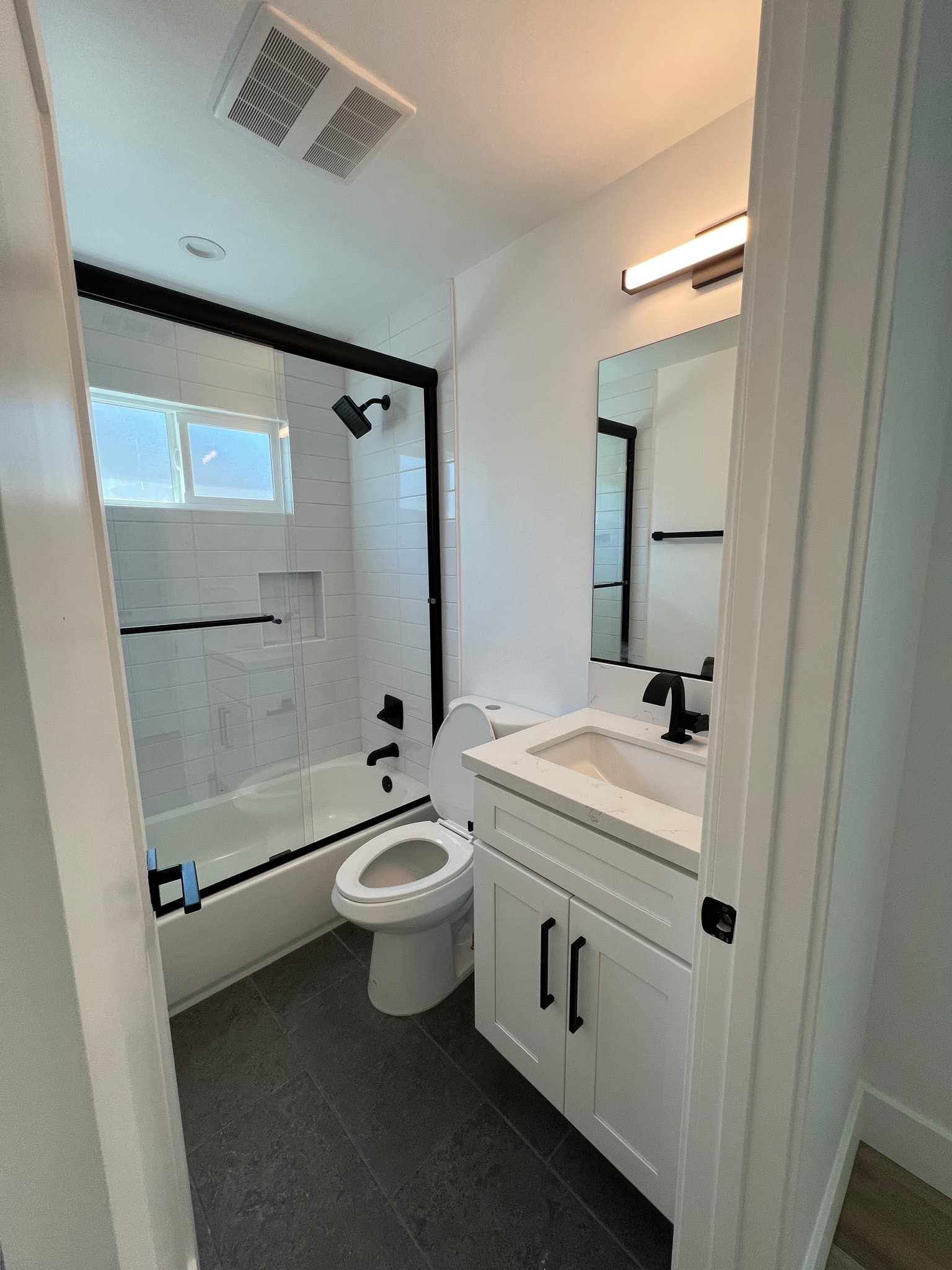 Lakewood House: 4814 Hedda St