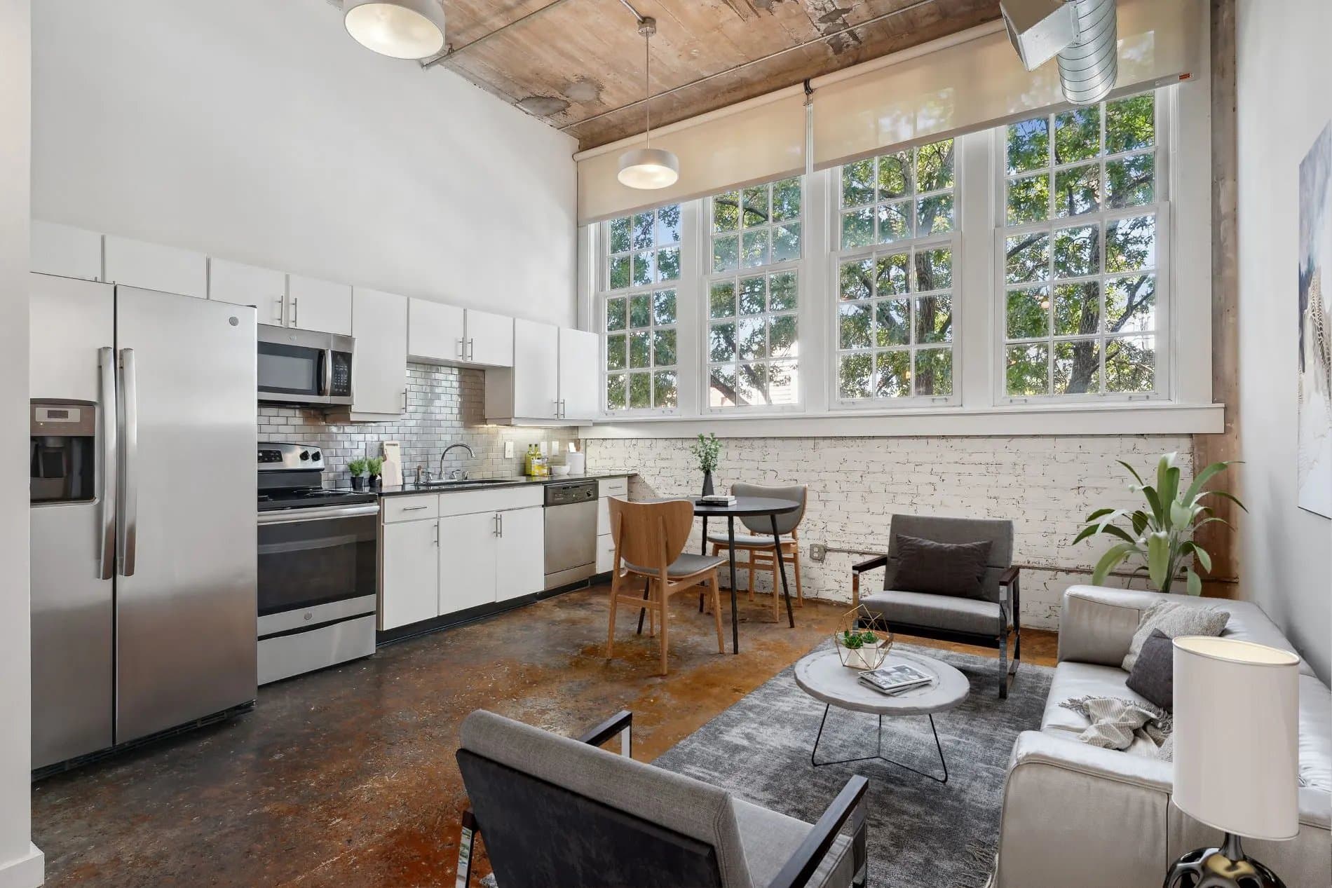 Dallas Apartment: 3221 Commerce St