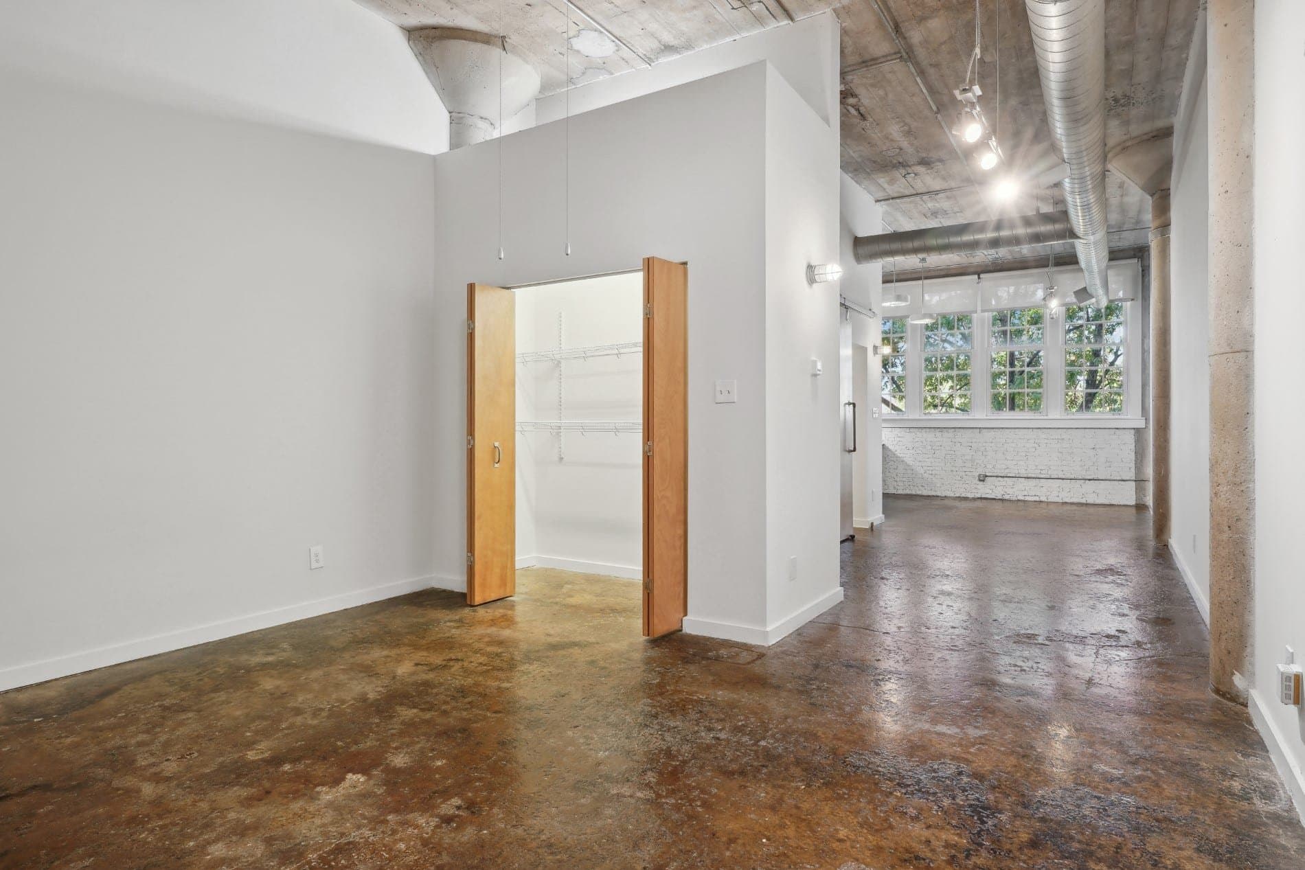 Dallas Apartment: 3221 Commerce St