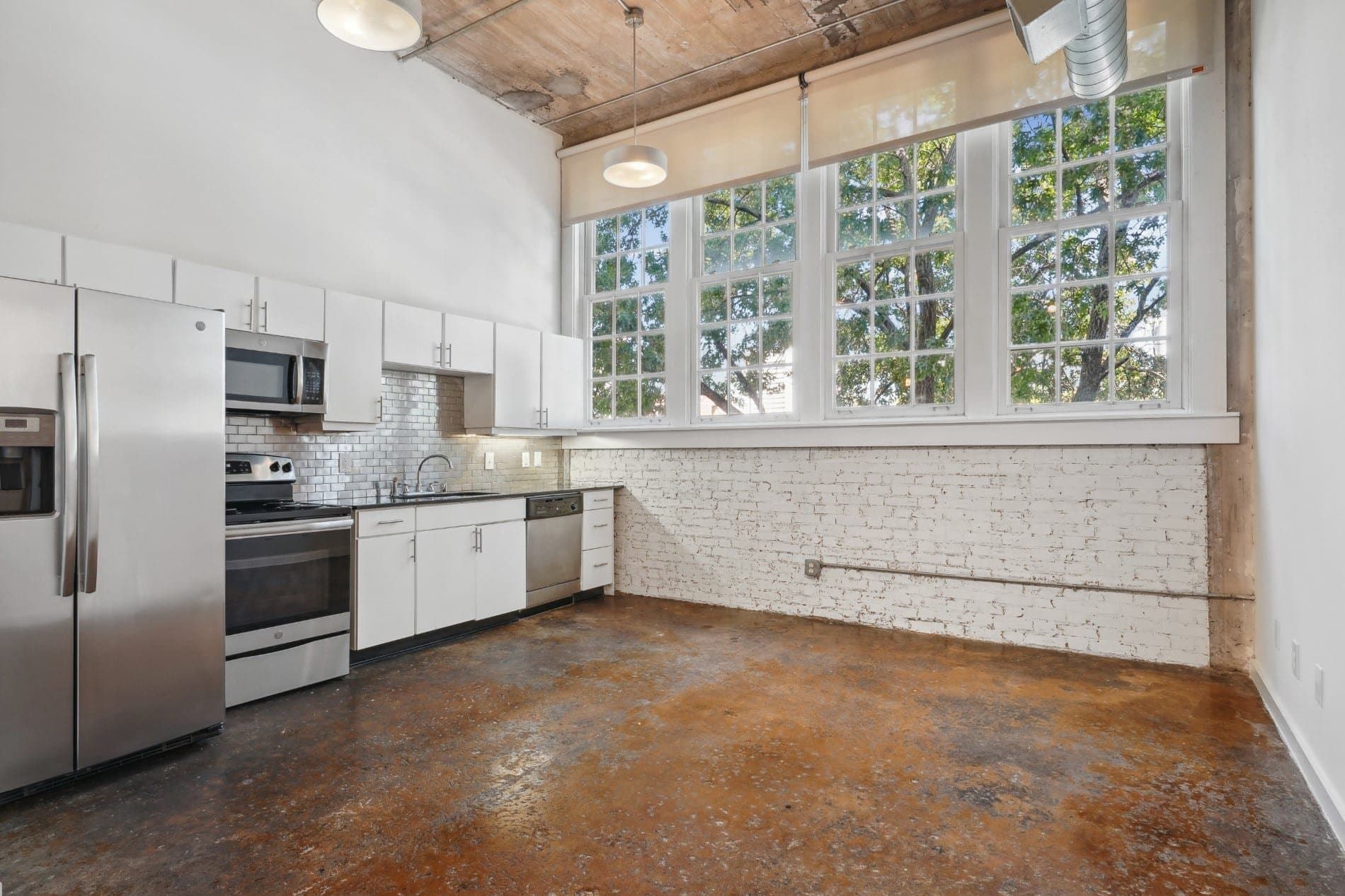 Dallas Apartment: 3221 Commerce St