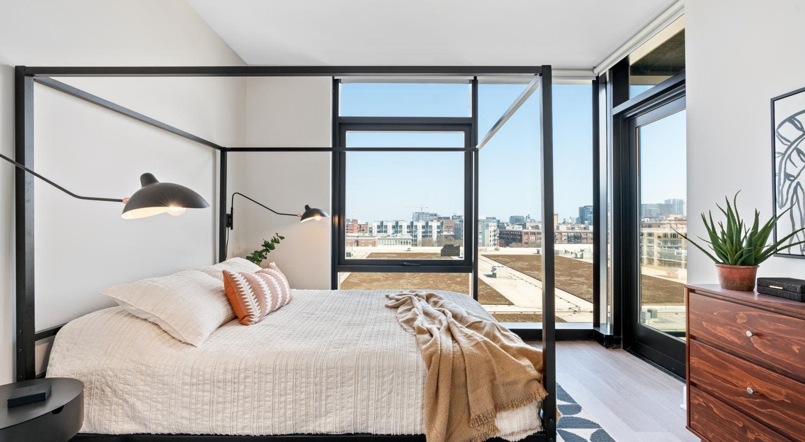 Chicago Apartment: 1137 West Van Buren St