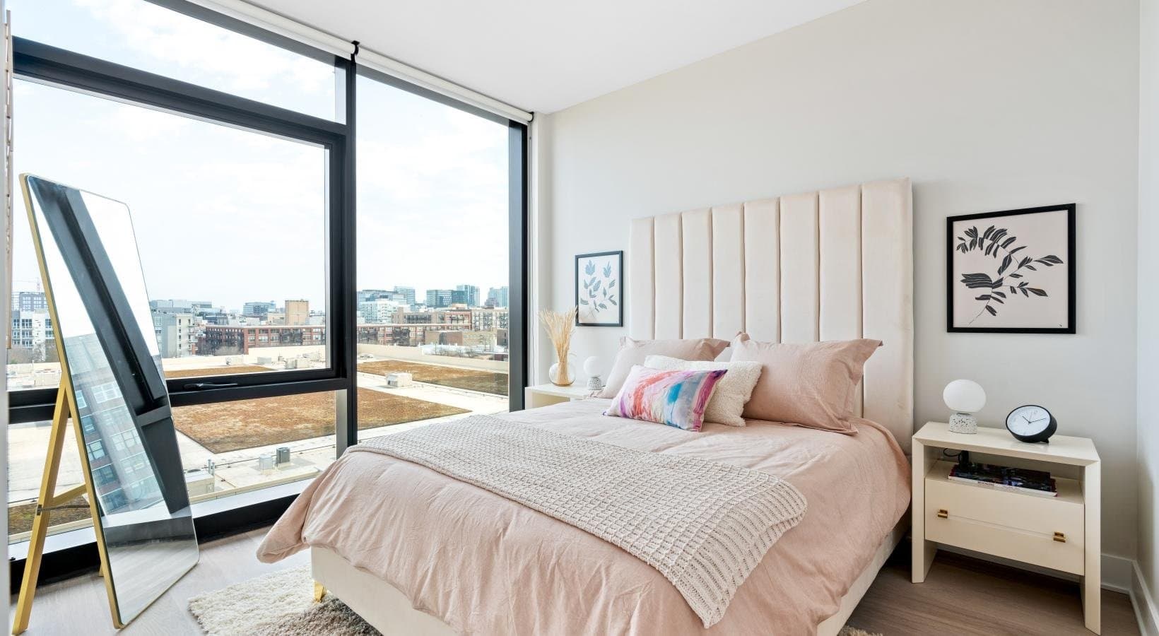 Chicago Apartment: 1137 West Van Buren St