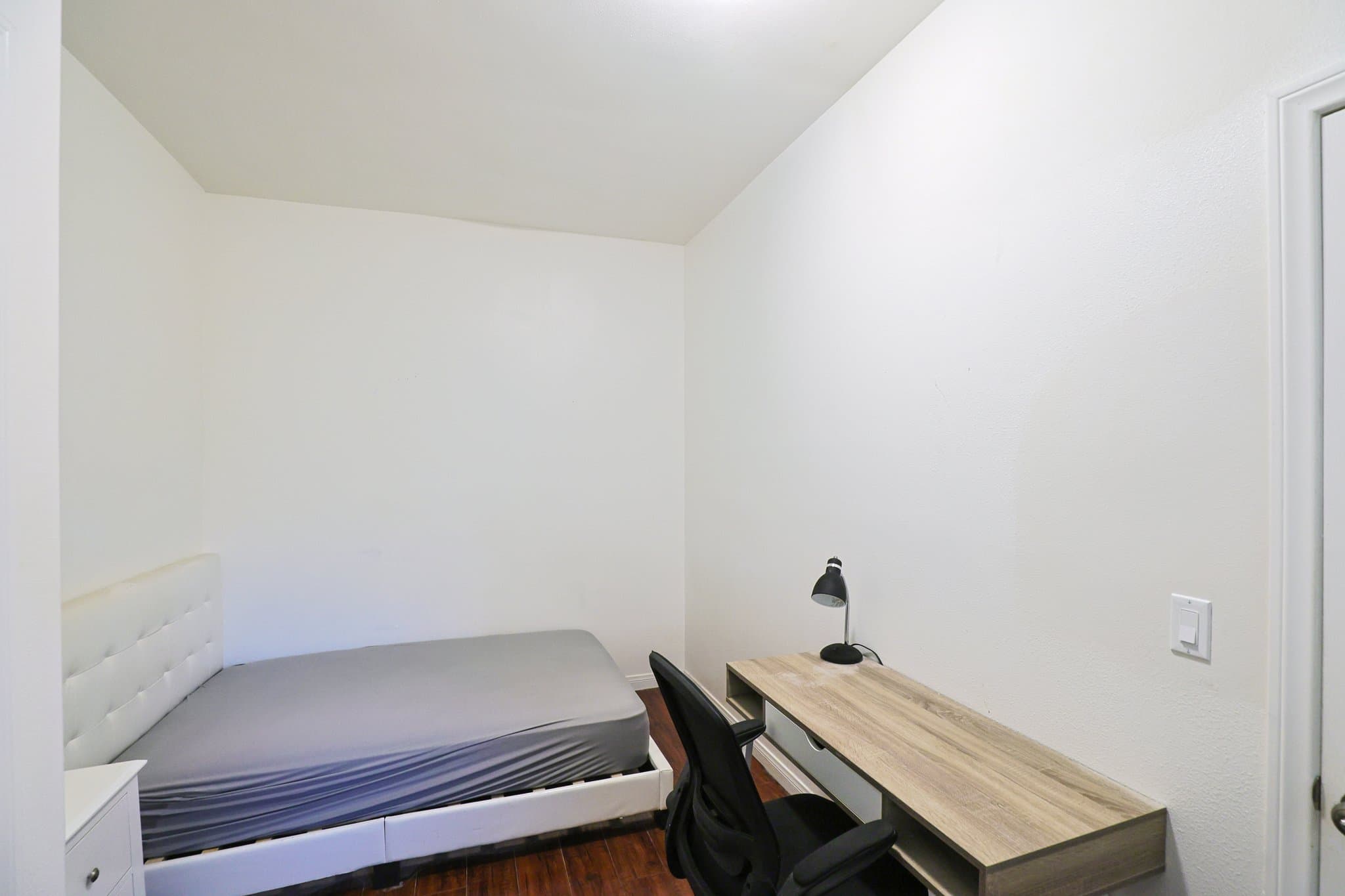 Los Angeles Single Room: 2626 S Budlong Ave