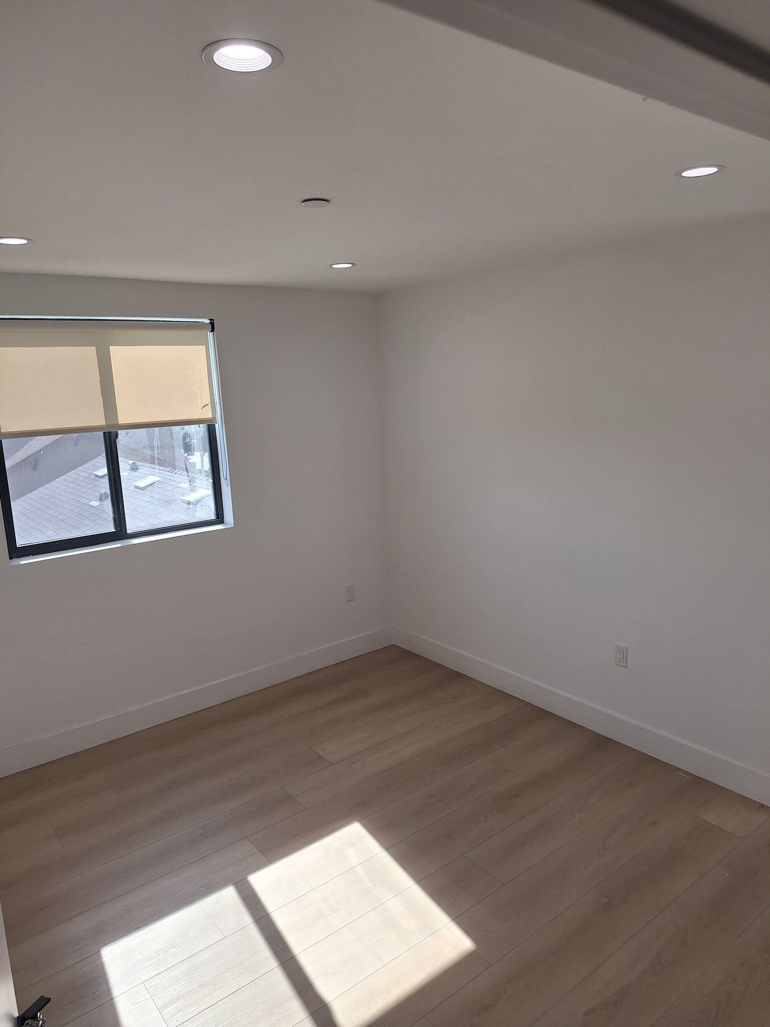 Los Angeles Single Room: 1438 W 37th Drive