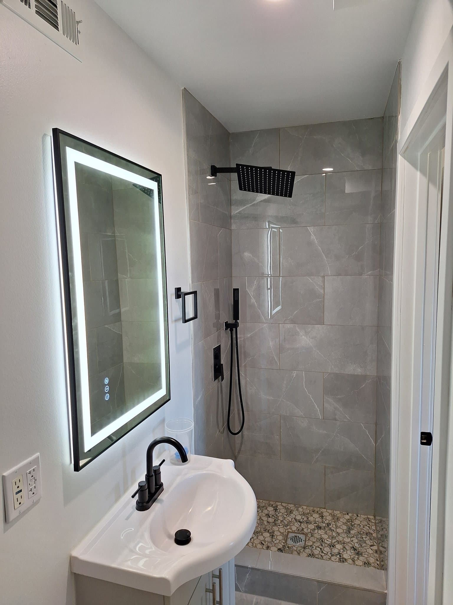 Los Angeles Single Room: 1438 W 37th Drive