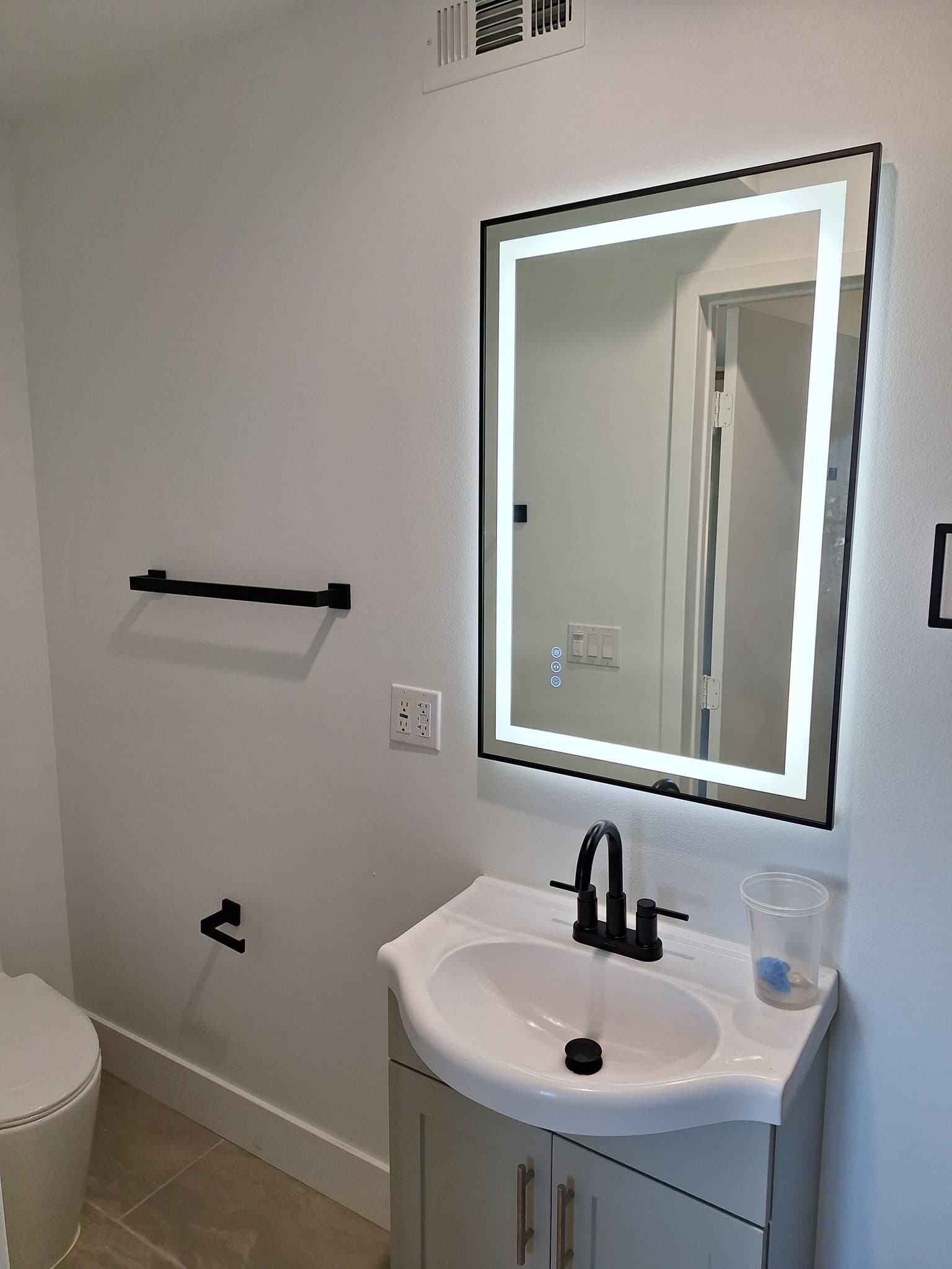 Los Angeles Single Room: 1438 W 37th Drive