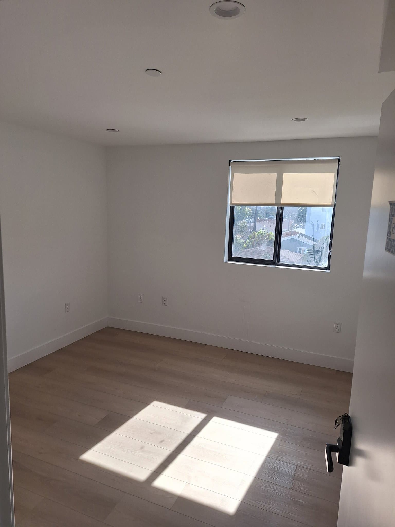 Los Angeles Single Room: 1438 W 37th Drive