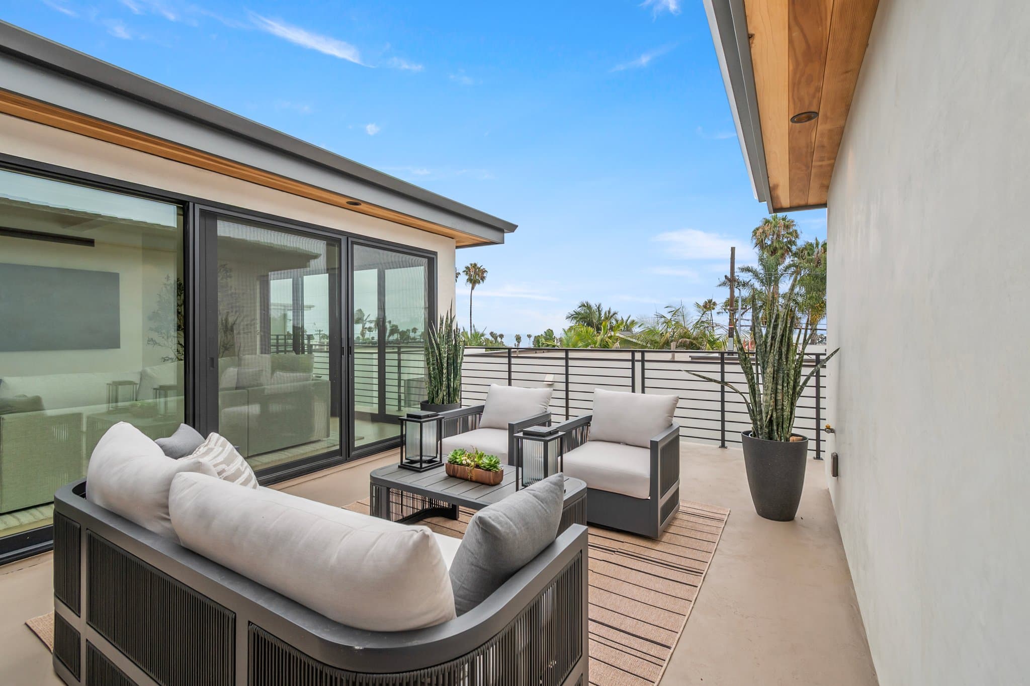 Cardiff by the Sea House: 2052 Montgomery Ave