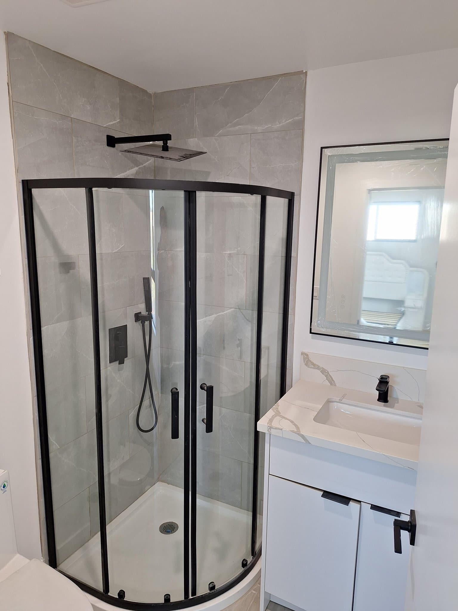 Los Angeles Single Room: 1438 W 37th Drive