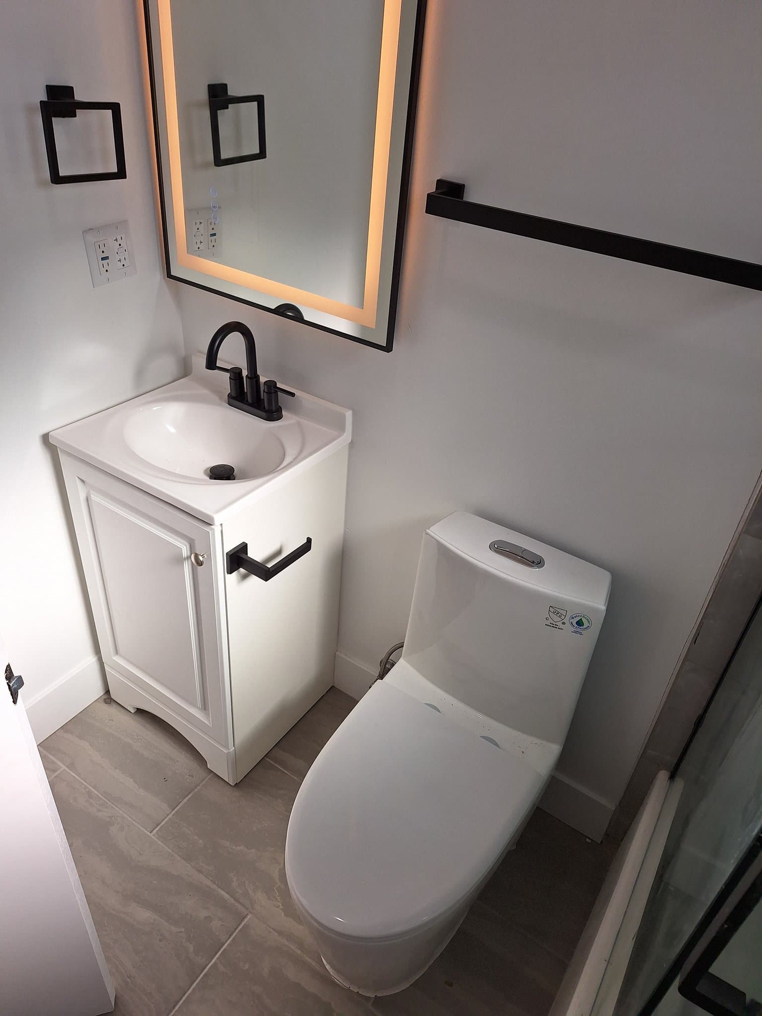 Los Angeles Single Room: 1438 W 37th Drive