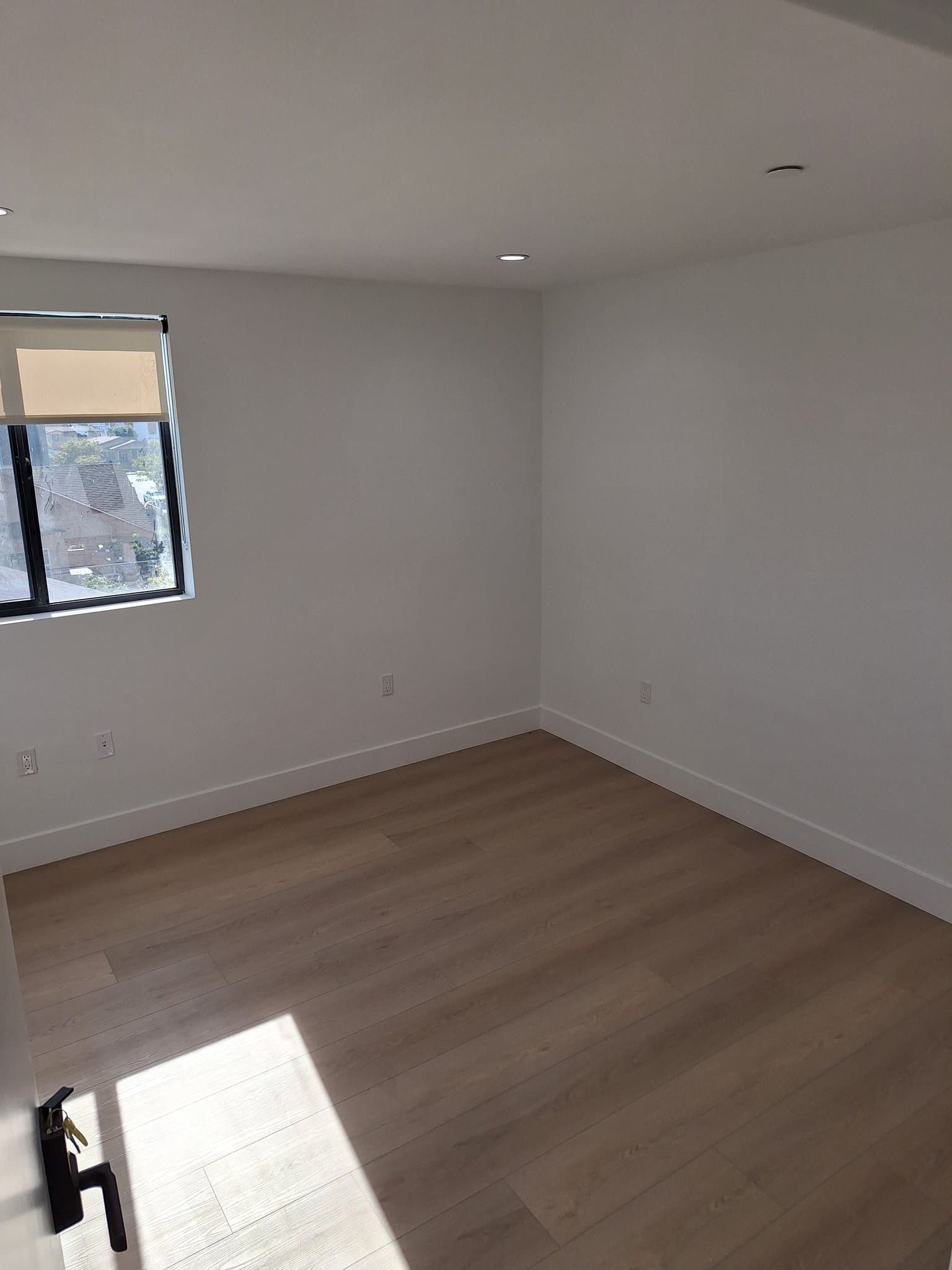 Los Angeles Single Room: 1438 W 37th Drive