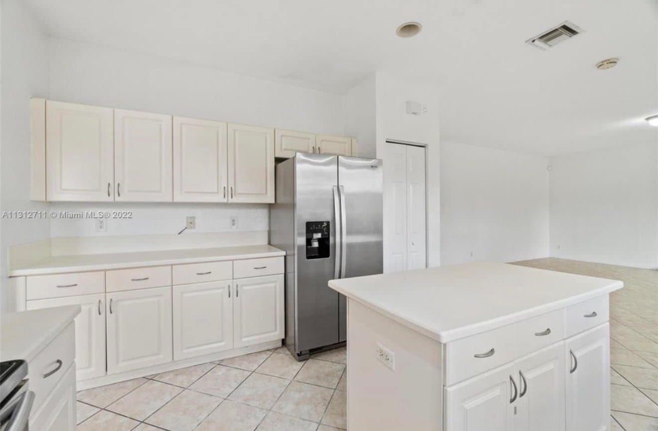 Weston House: 736 Tulip Cir