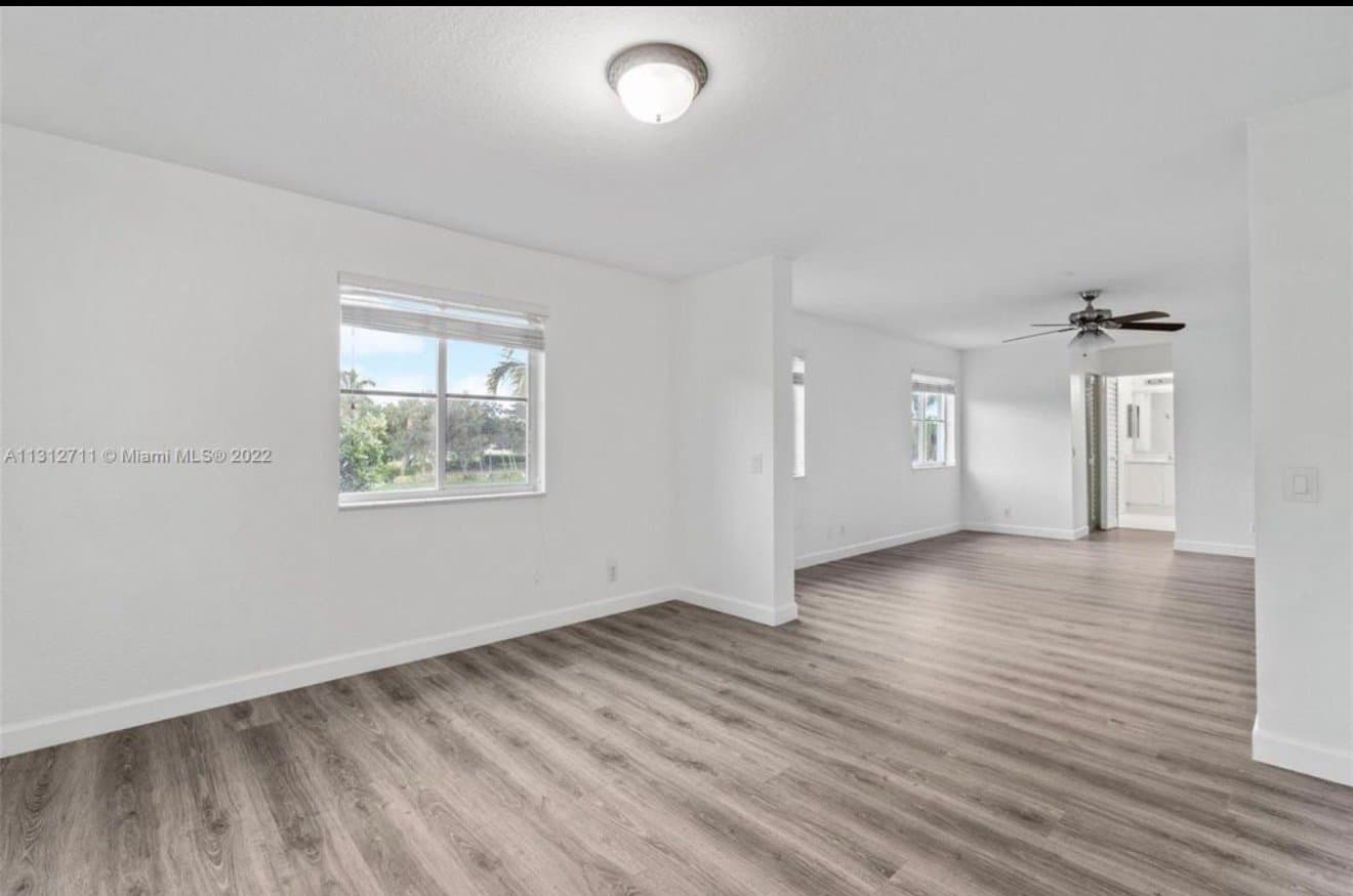 Weston House: 736 Tulip Cir