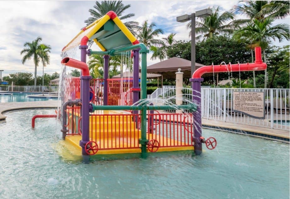 Weston House: 736 Tulip Cir