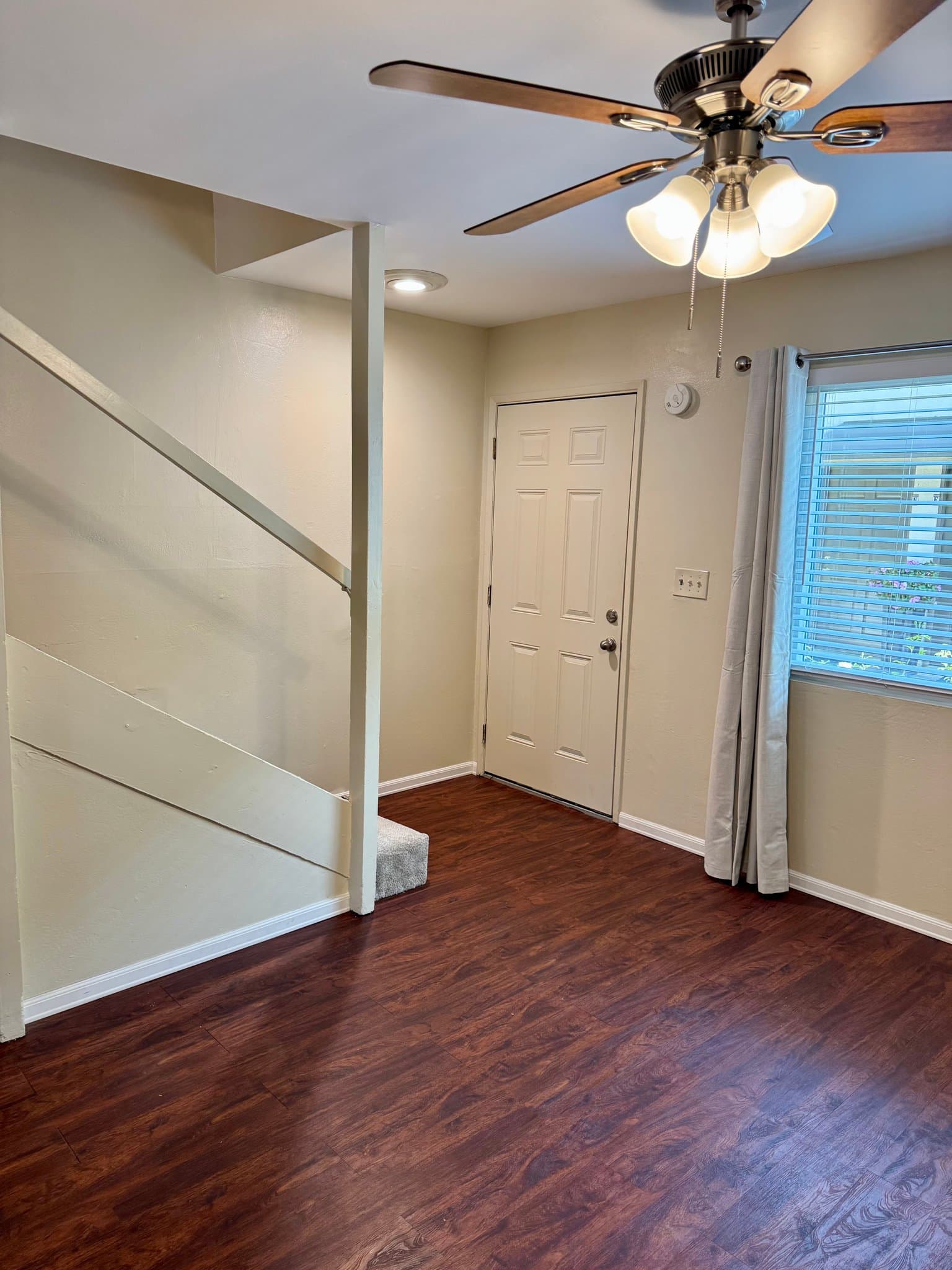 Costa Mesa Apartment: 1978 Maple Ave.