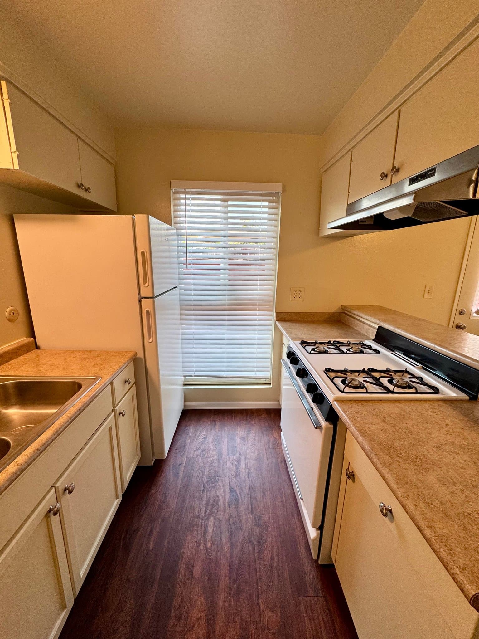 Costa Mesa Apartment: 1978 Maple Ave.
