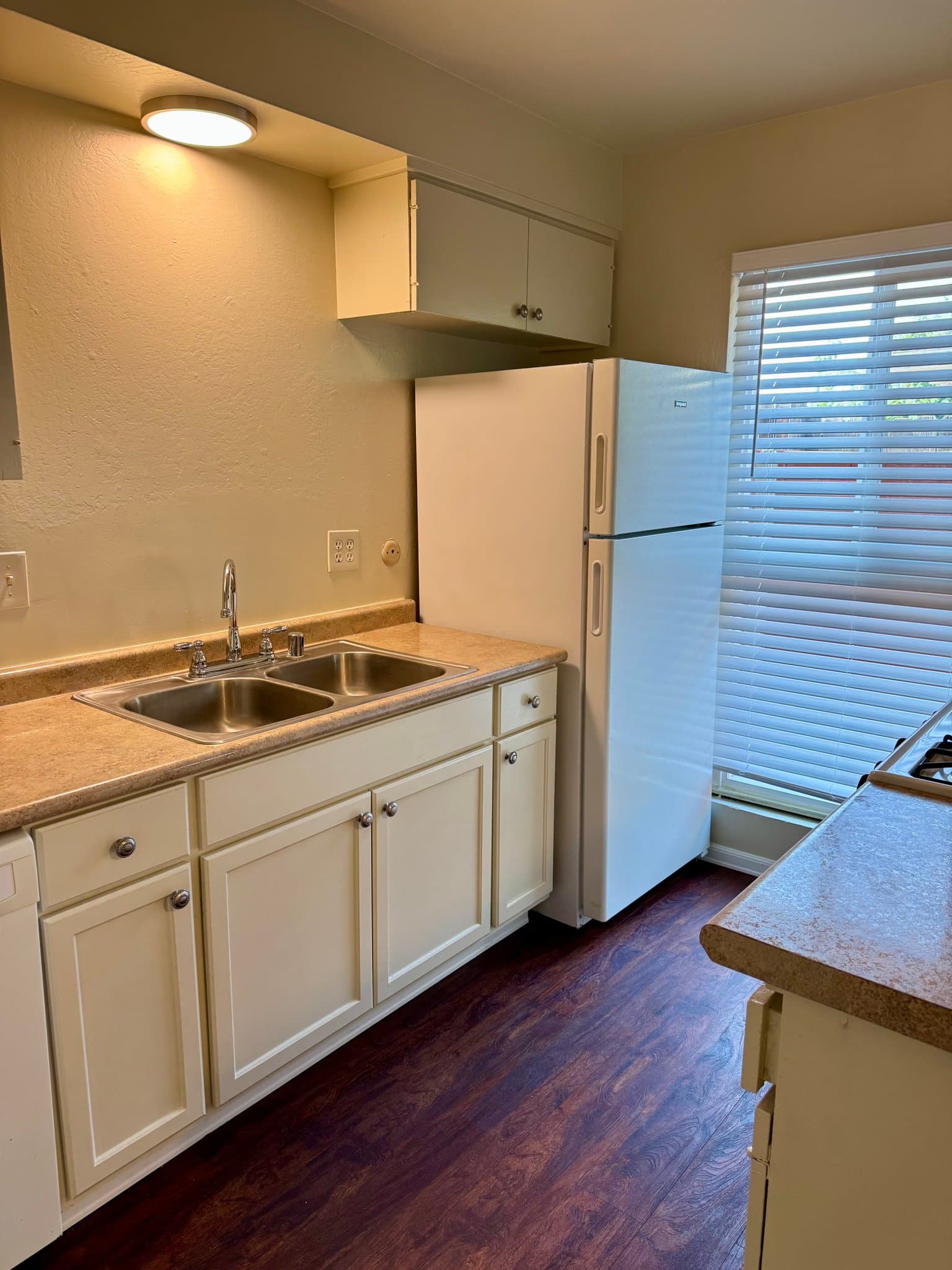 Costa Mesa Apartment: 1978 Maple Ave.