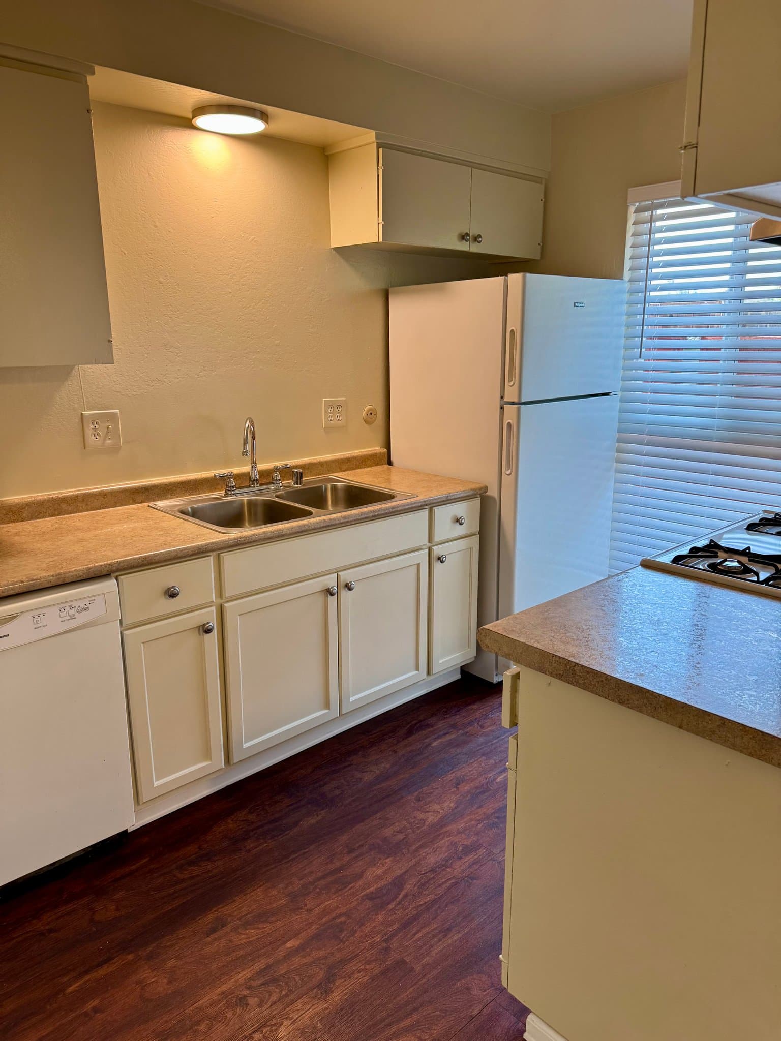 Costa Mesa Apartment: 1978 Maple Ave.
