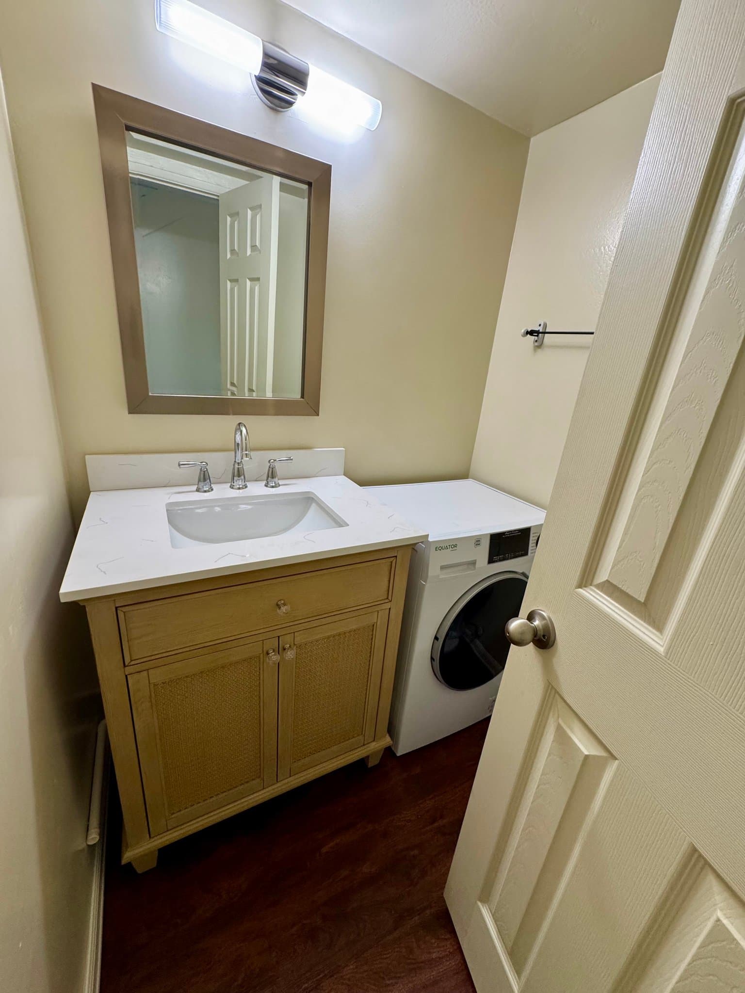 Costa Mesa Apartment: 1978 Maple Ave.