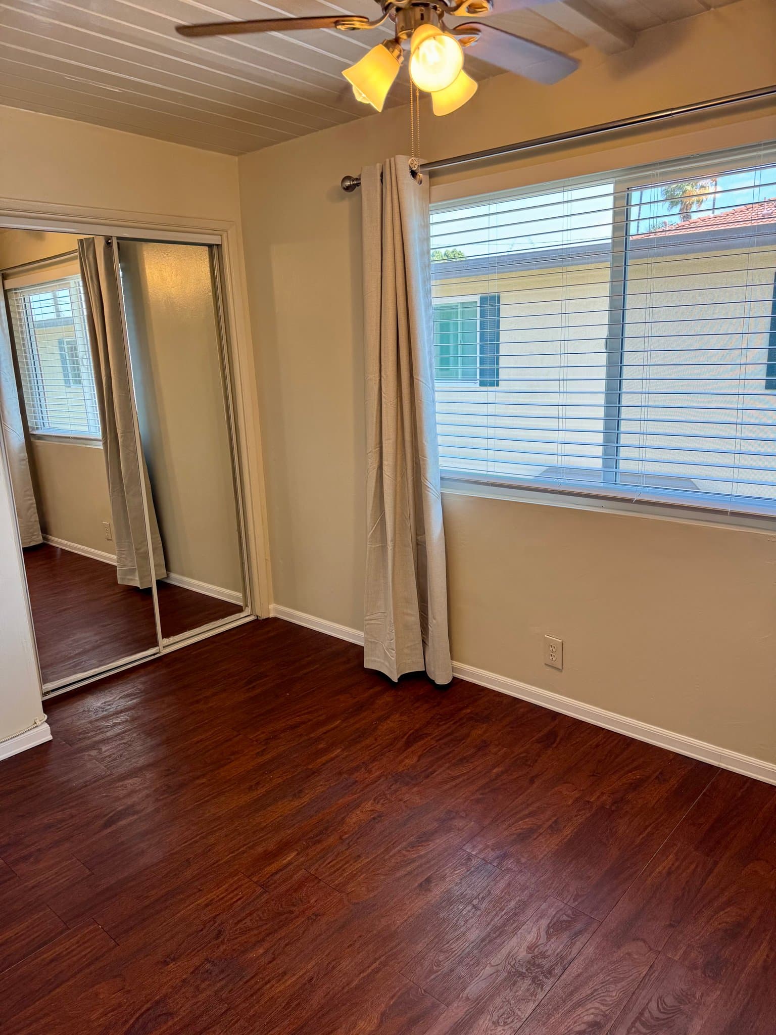 Costa Mesa Apartment: 1978 Maple Ave.