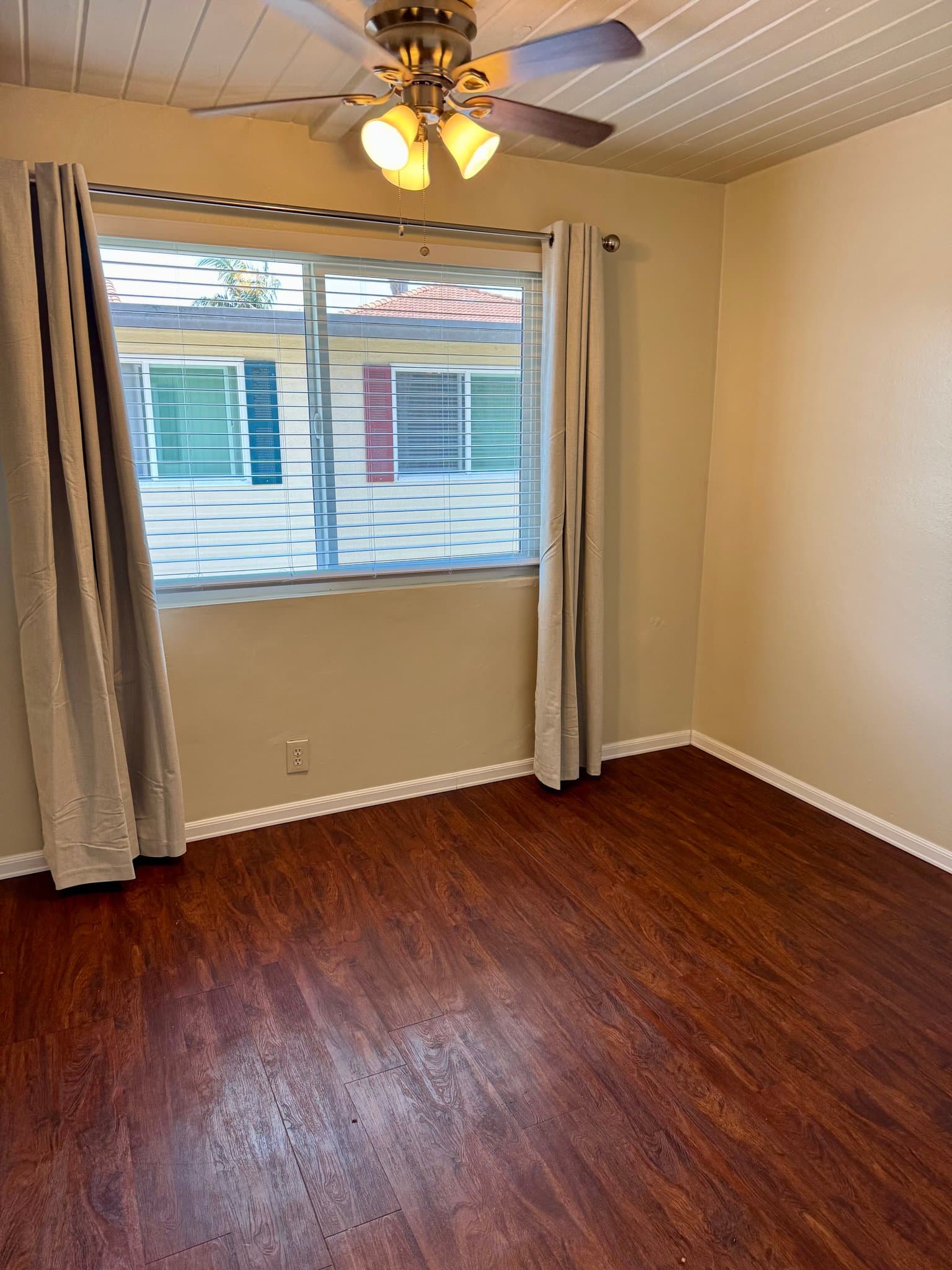 Costa Mesa Apartment: 1978 Maple Ave.