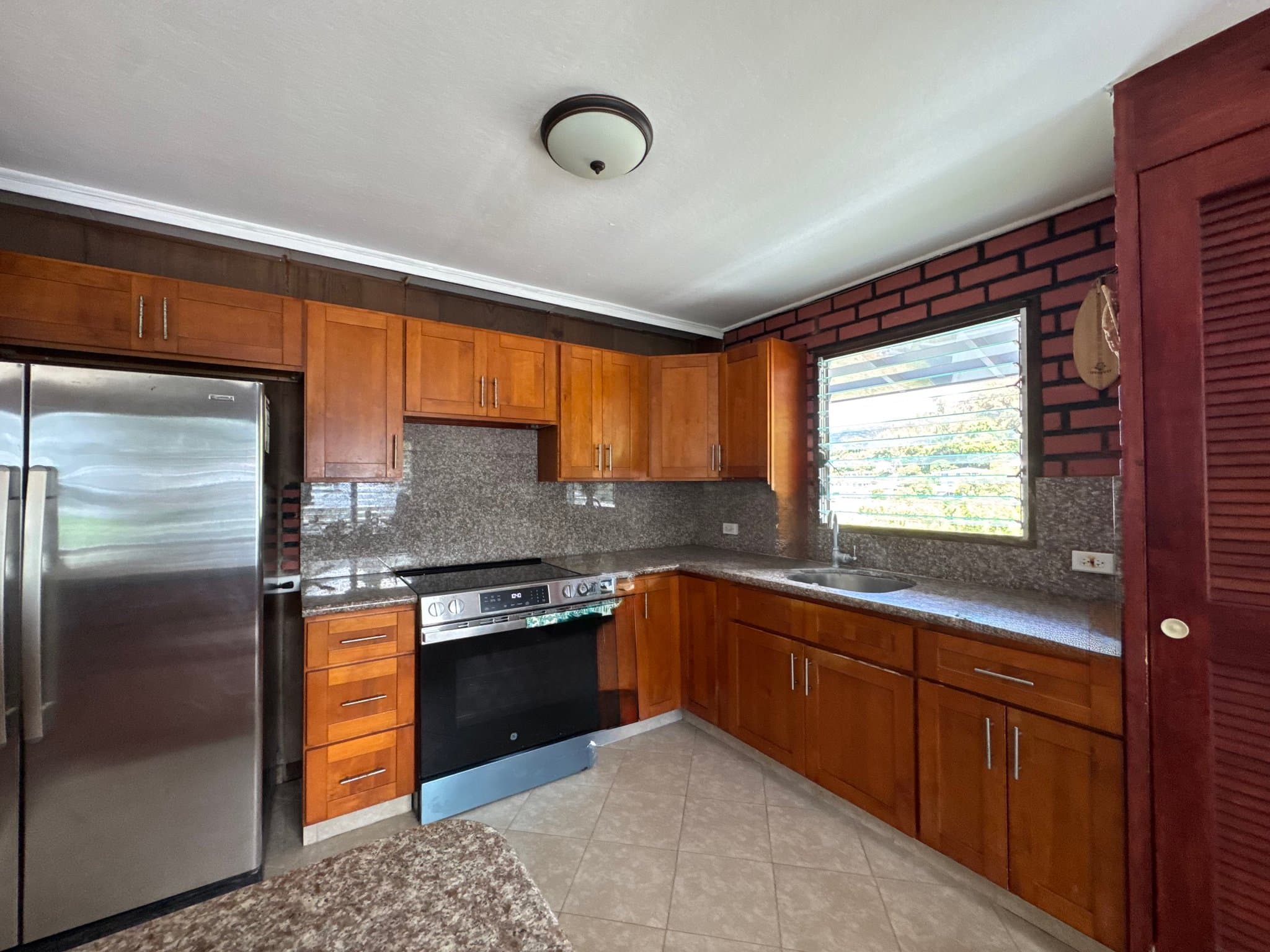 Honolulu House: 1581 Pahulu St