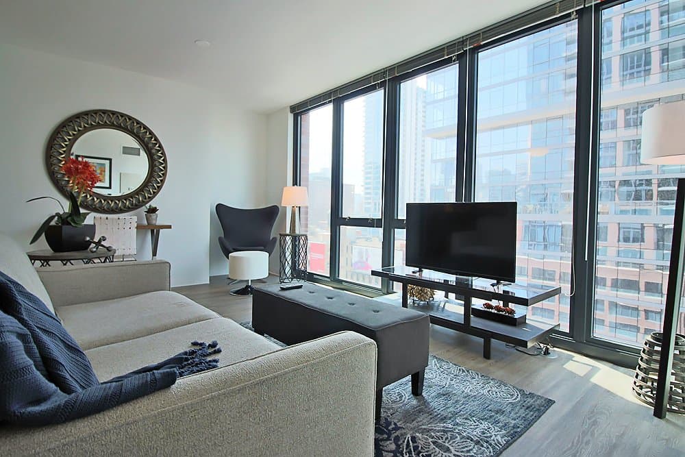 Chicago Apartment: 617 N Wells St