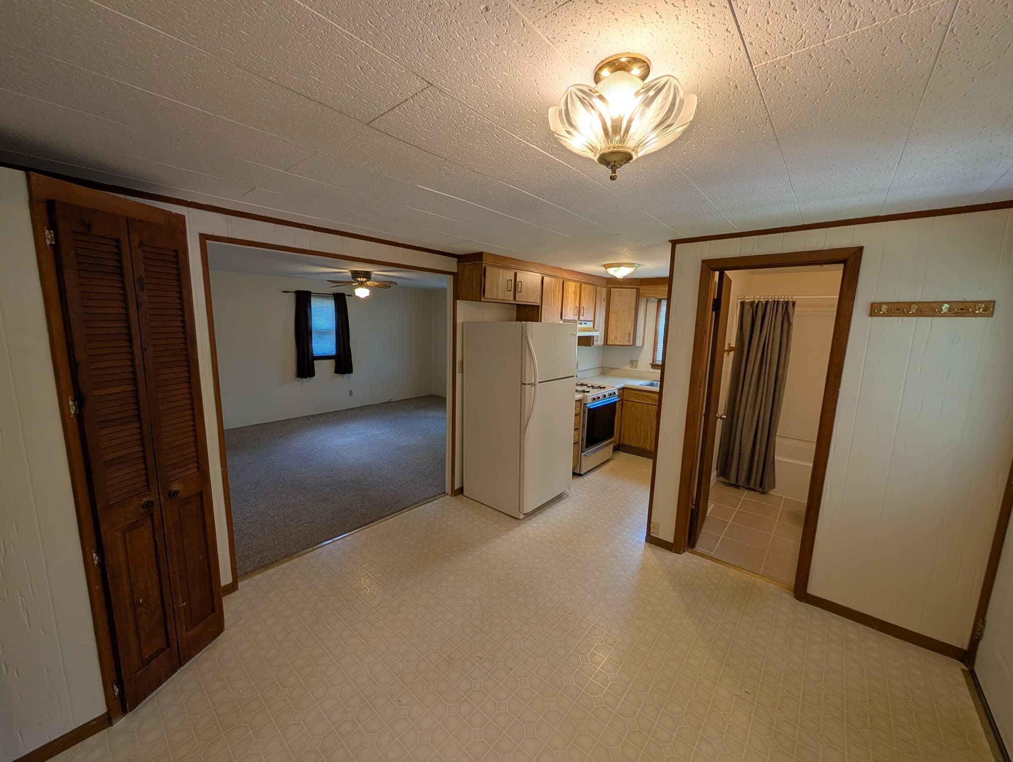 Albany House: 6383 Zorn Rd