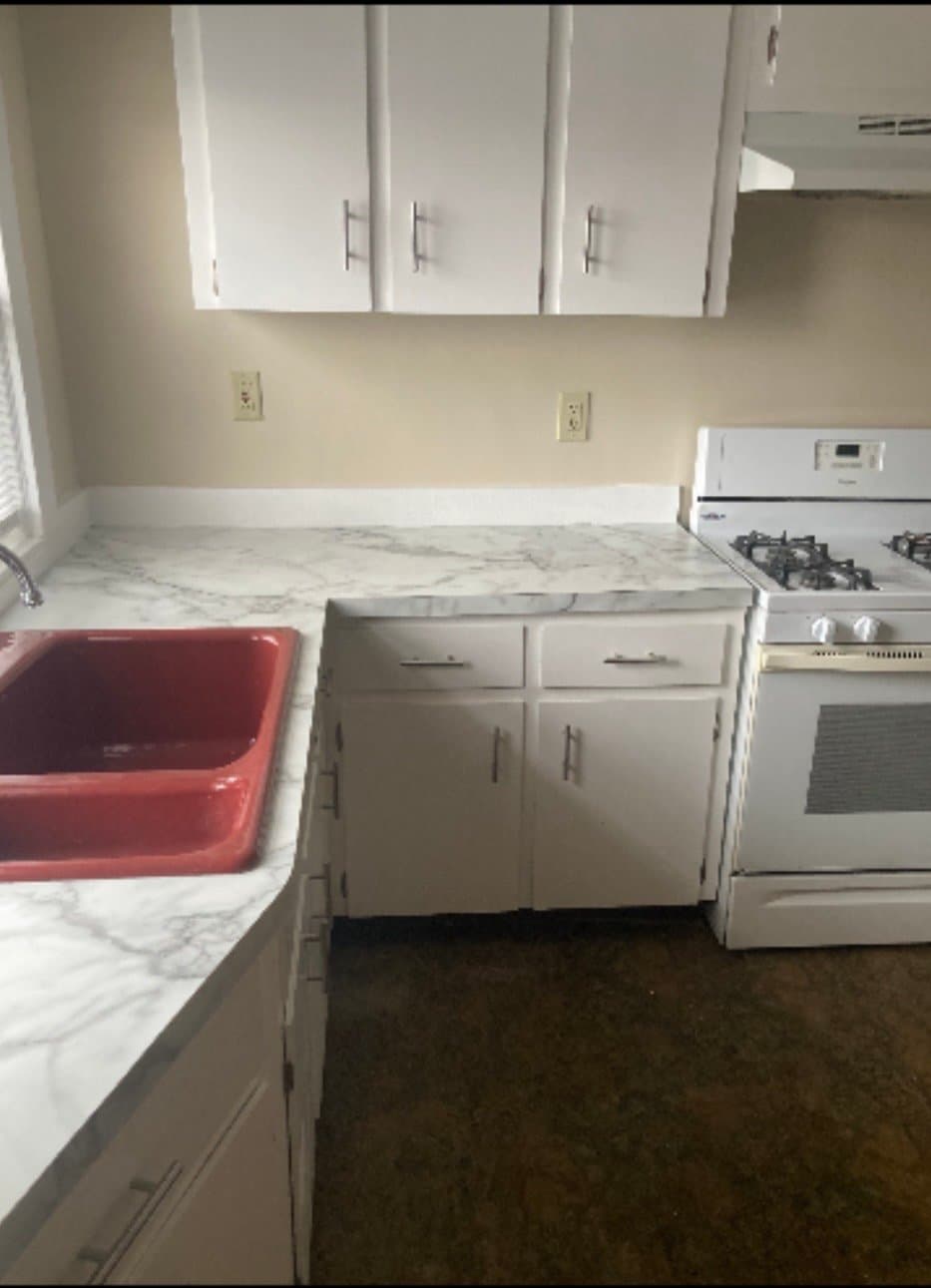 Quincy Apartment: 17 ring ave
