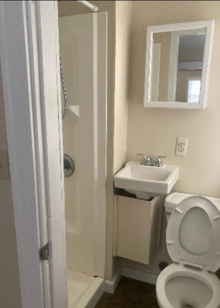 Quincy Apartment: 17 ring ave