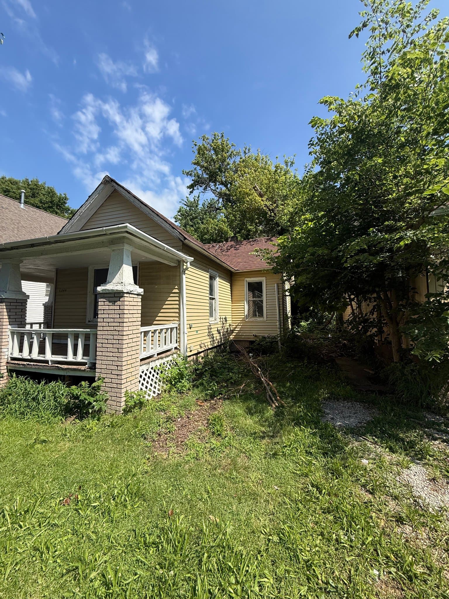 Decatur House: 1344 E Condit St