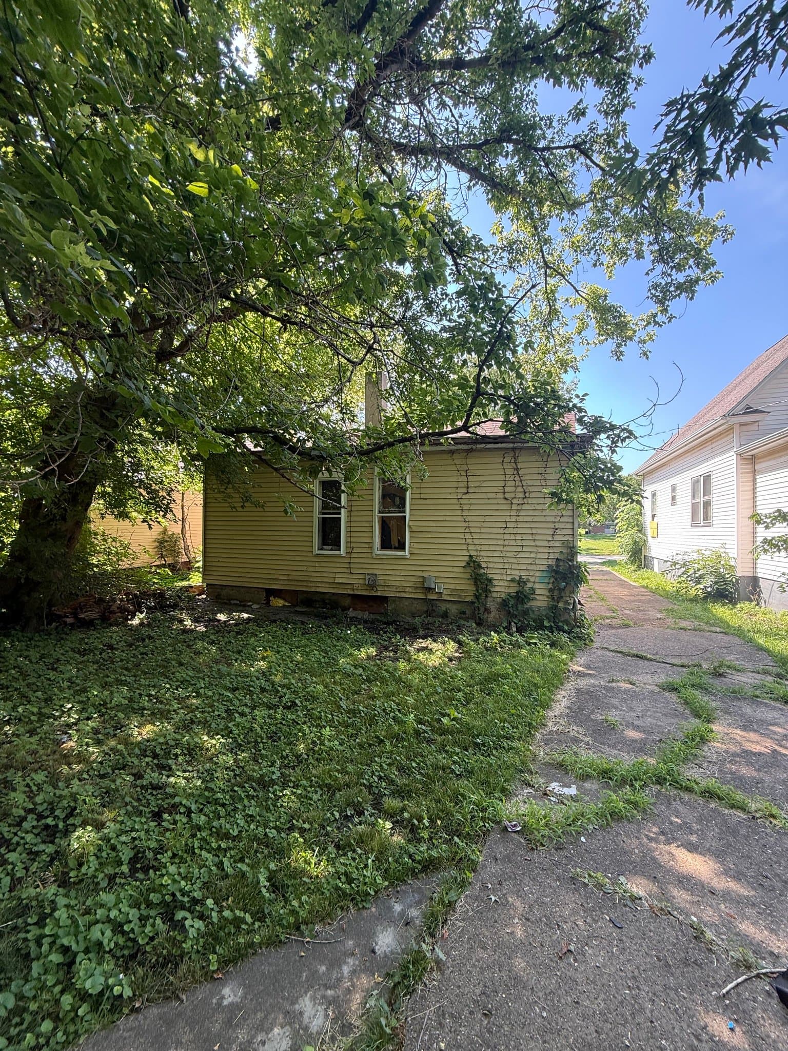 Decatur House: 1344 E Condit St