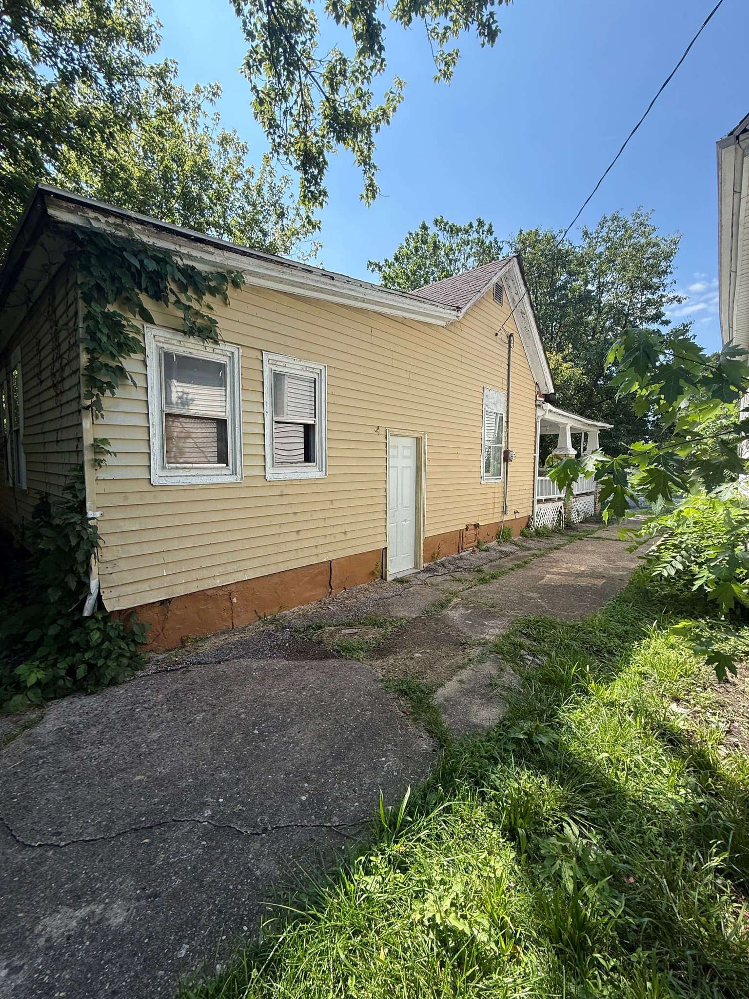 Decatur House: 1344 E Condit St
