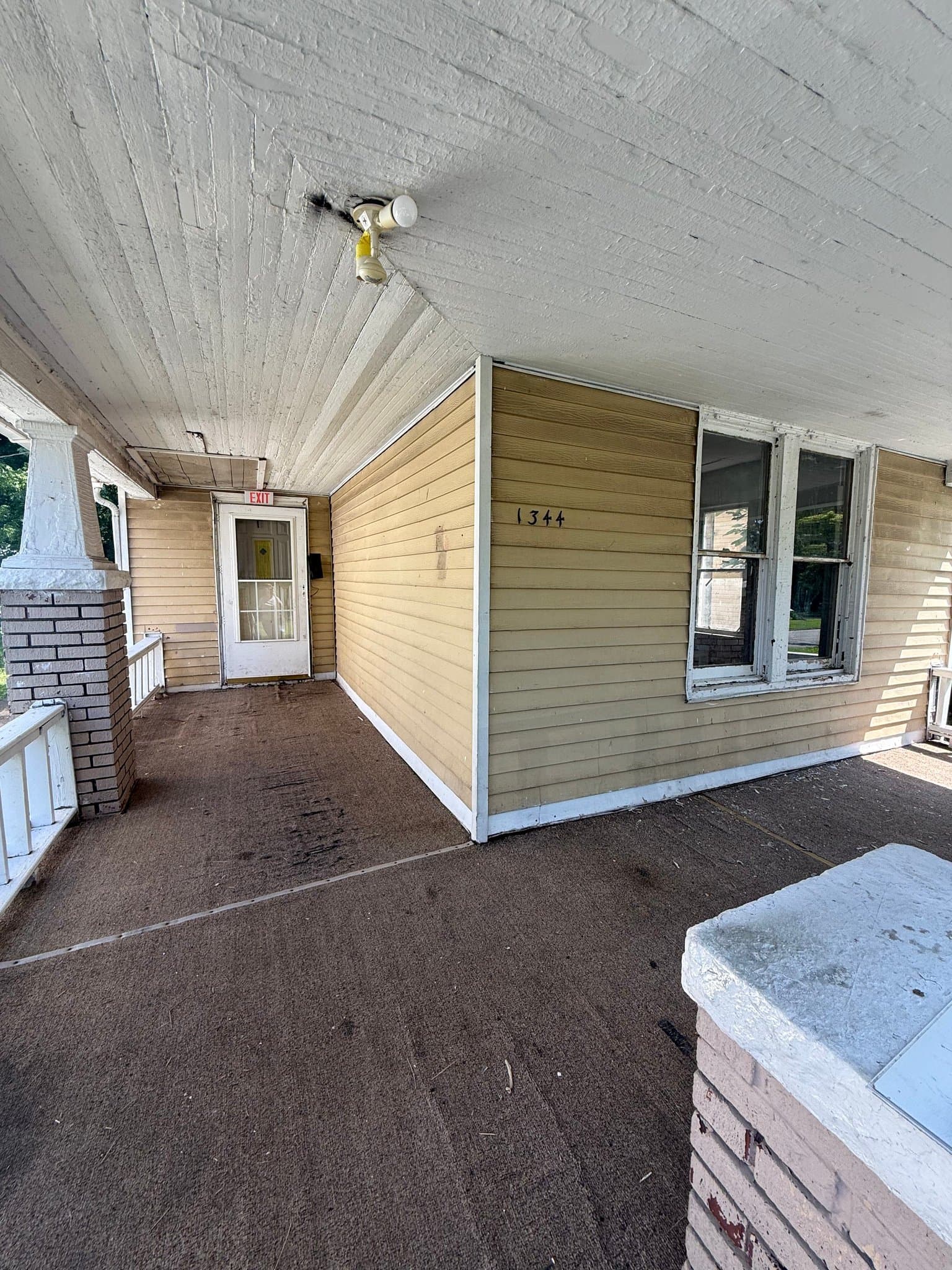 Decatur House: 1344 E Condit St