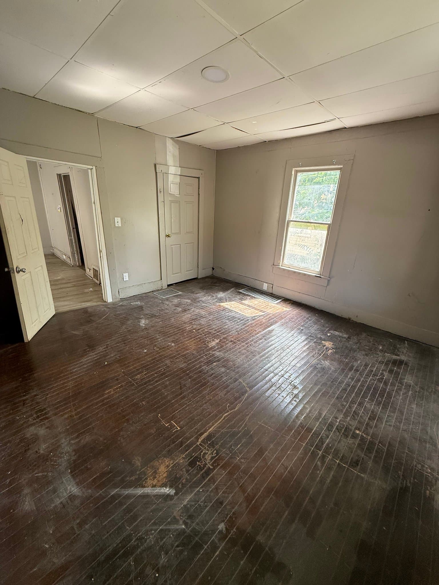 Decatur House: 1344 E Condit St